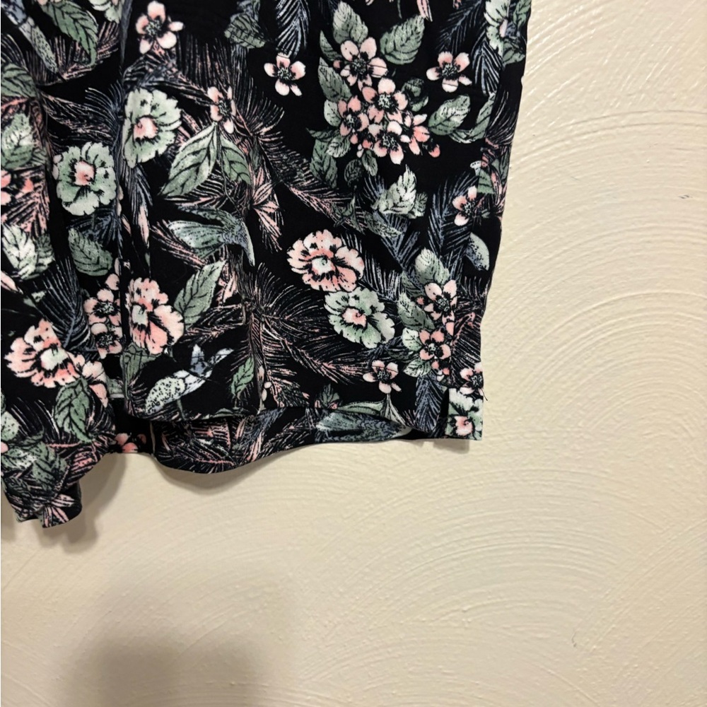 J Jill Wearever Floral Pull On Shorts Medium Stretch Knit Black Pink - Picture 8 of 9